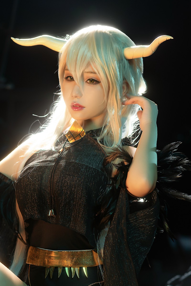 网红「七七娜娜子」cosplay美女写真+随包视频合集 网络红人 第1张